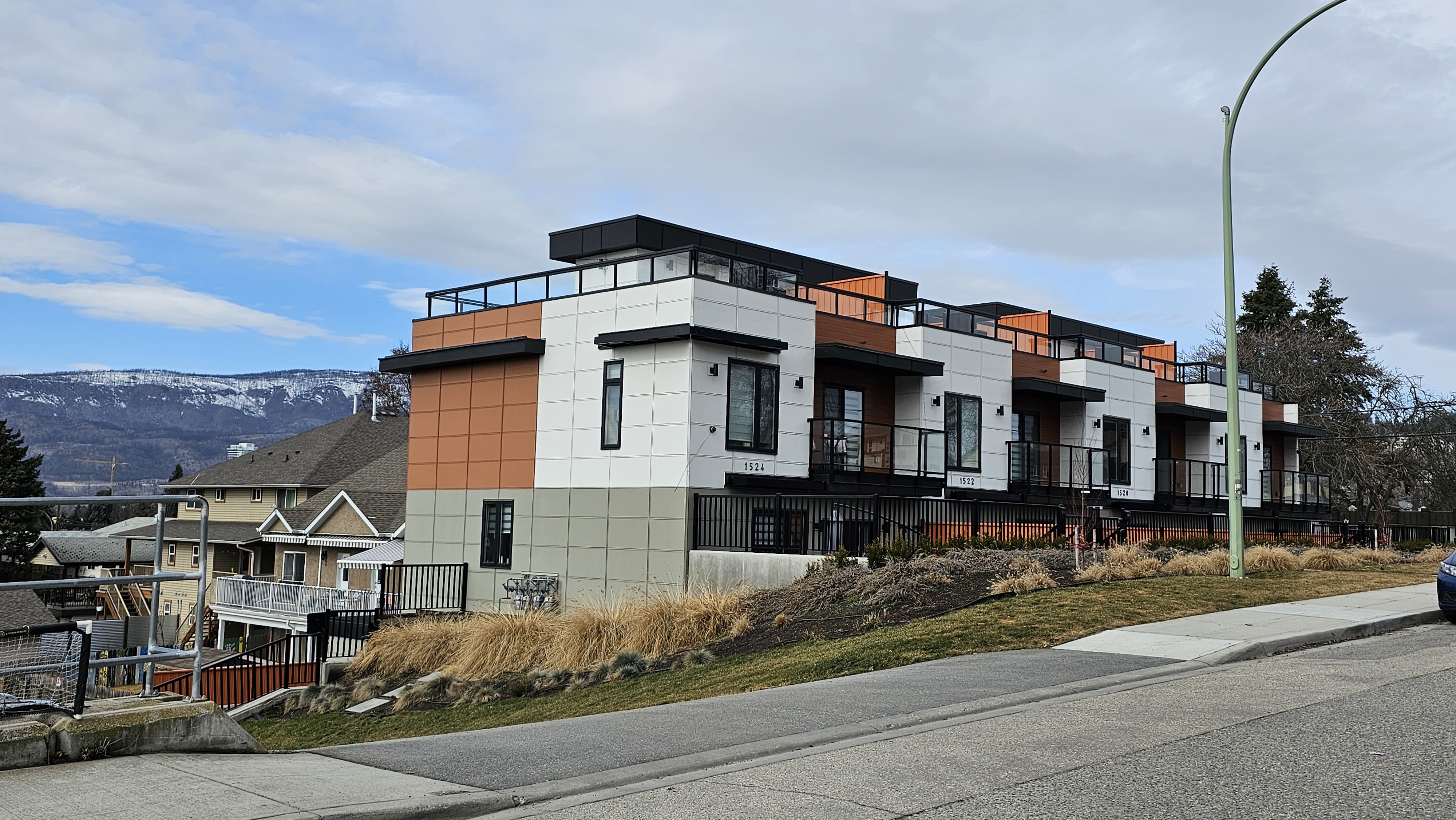 Resale pricing trends for 1518 LAKEVIEW ST, Kelowna, BC