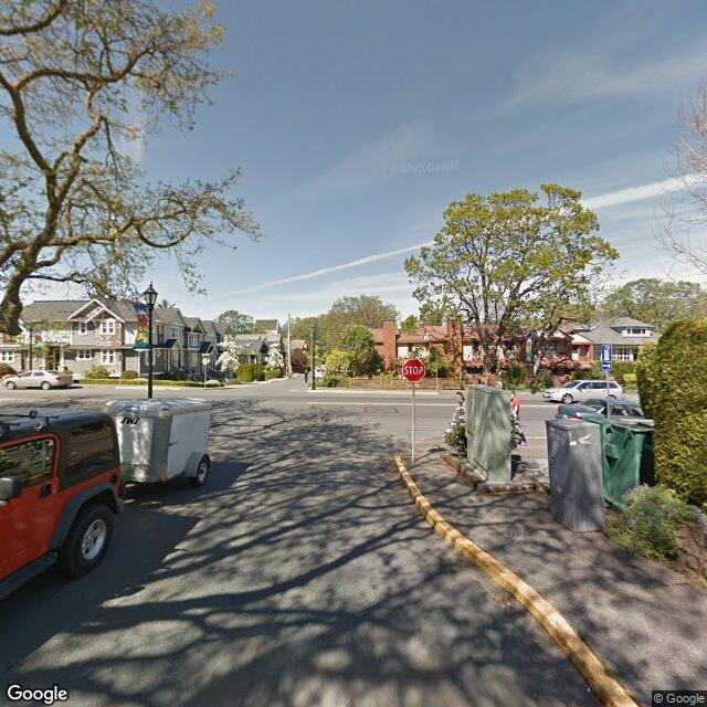 Resale pricing trends for VILLAGE OAKS, Oak Bay, BC