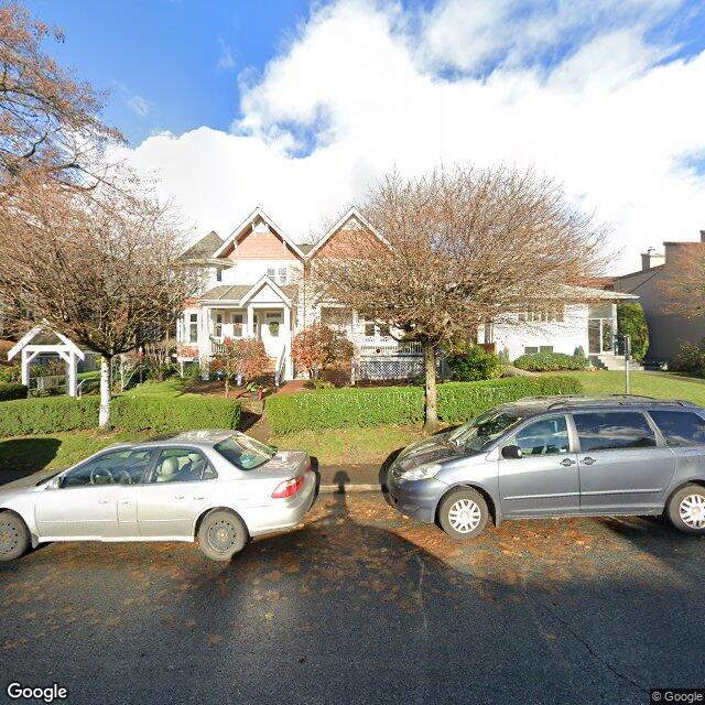 Resale pricing trends for 218 10TH ST E, North Vancouver, BC