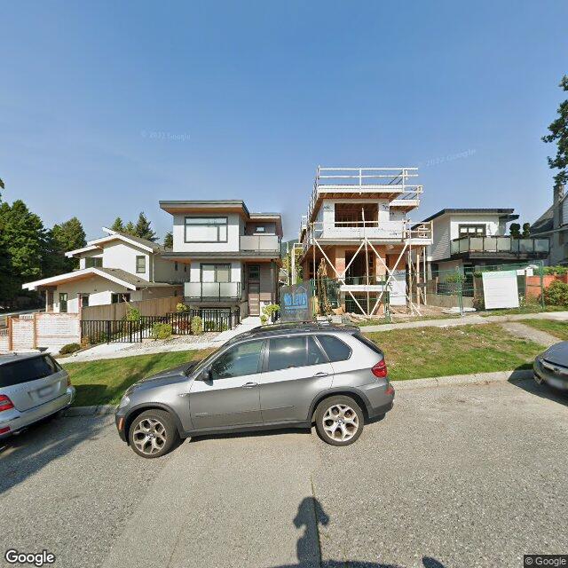Resale pricing trends for 205 18TH ST E, North Vancouver, BC
